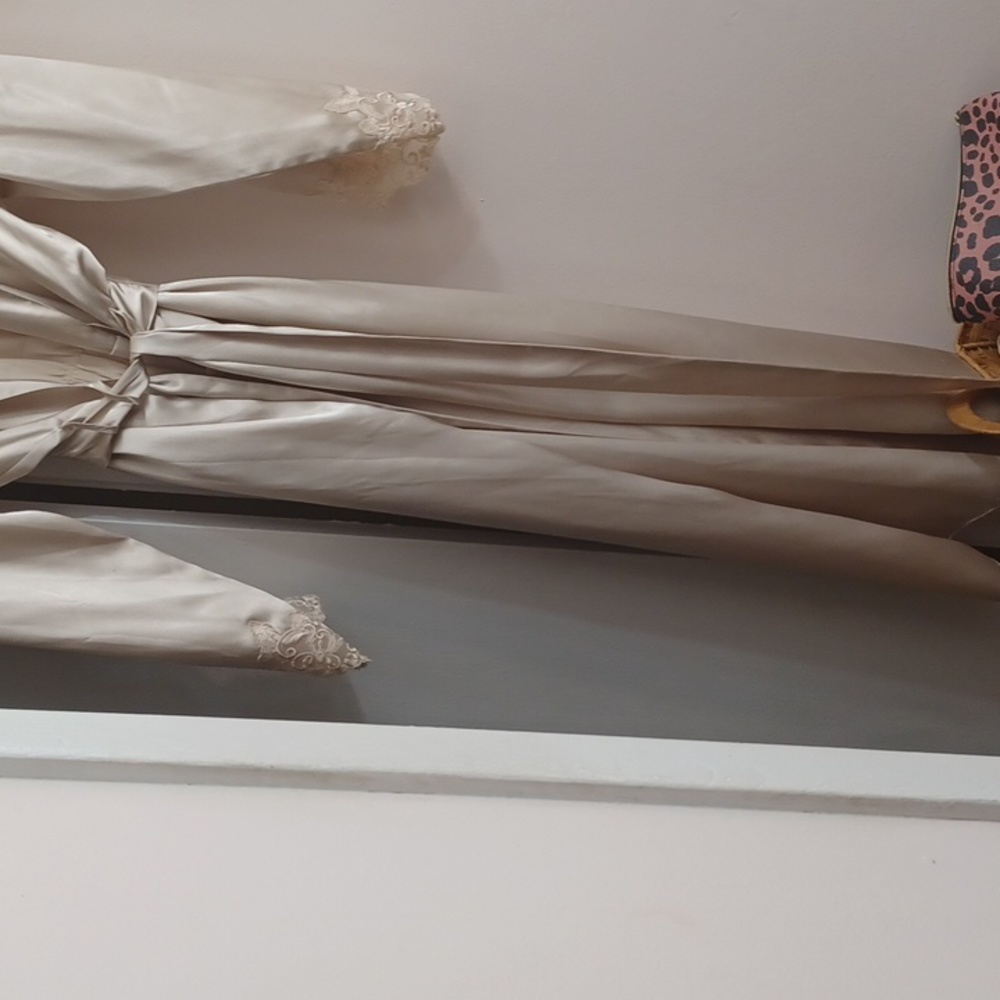 Jaclyn Smith Robe - Picture 3 of 8